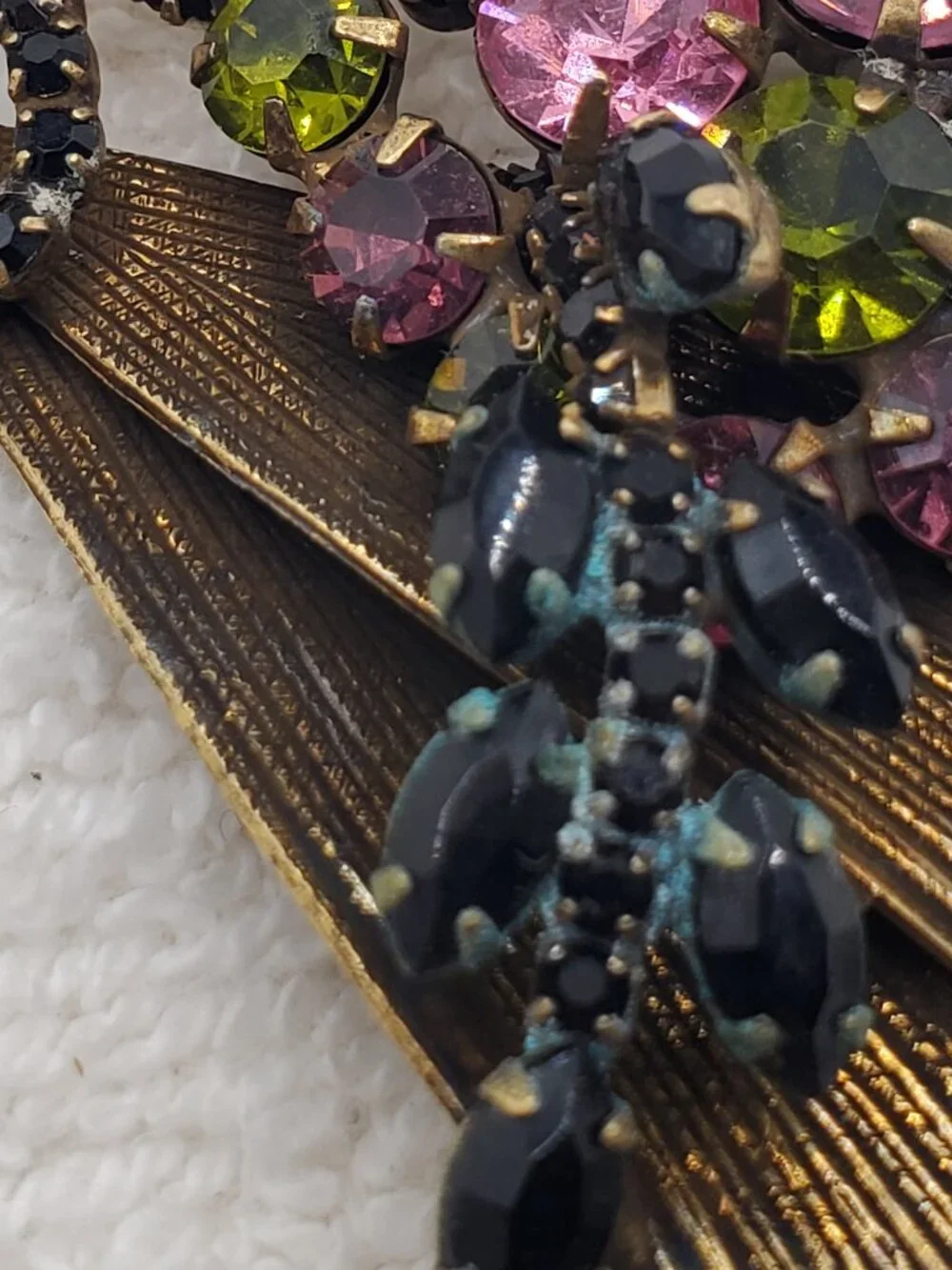 1 Gem stones Brooch, item # B- 1183,. wt.  24 grams.
